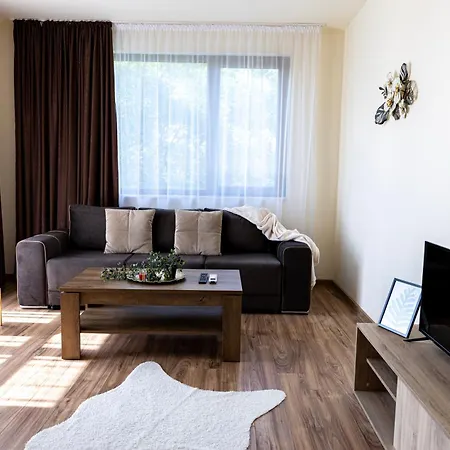 Apartmán Two-bedroom With Kitchen *