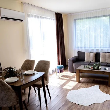 Apartmán Two-bedroom With Kitchen Saints Constantine and Helena